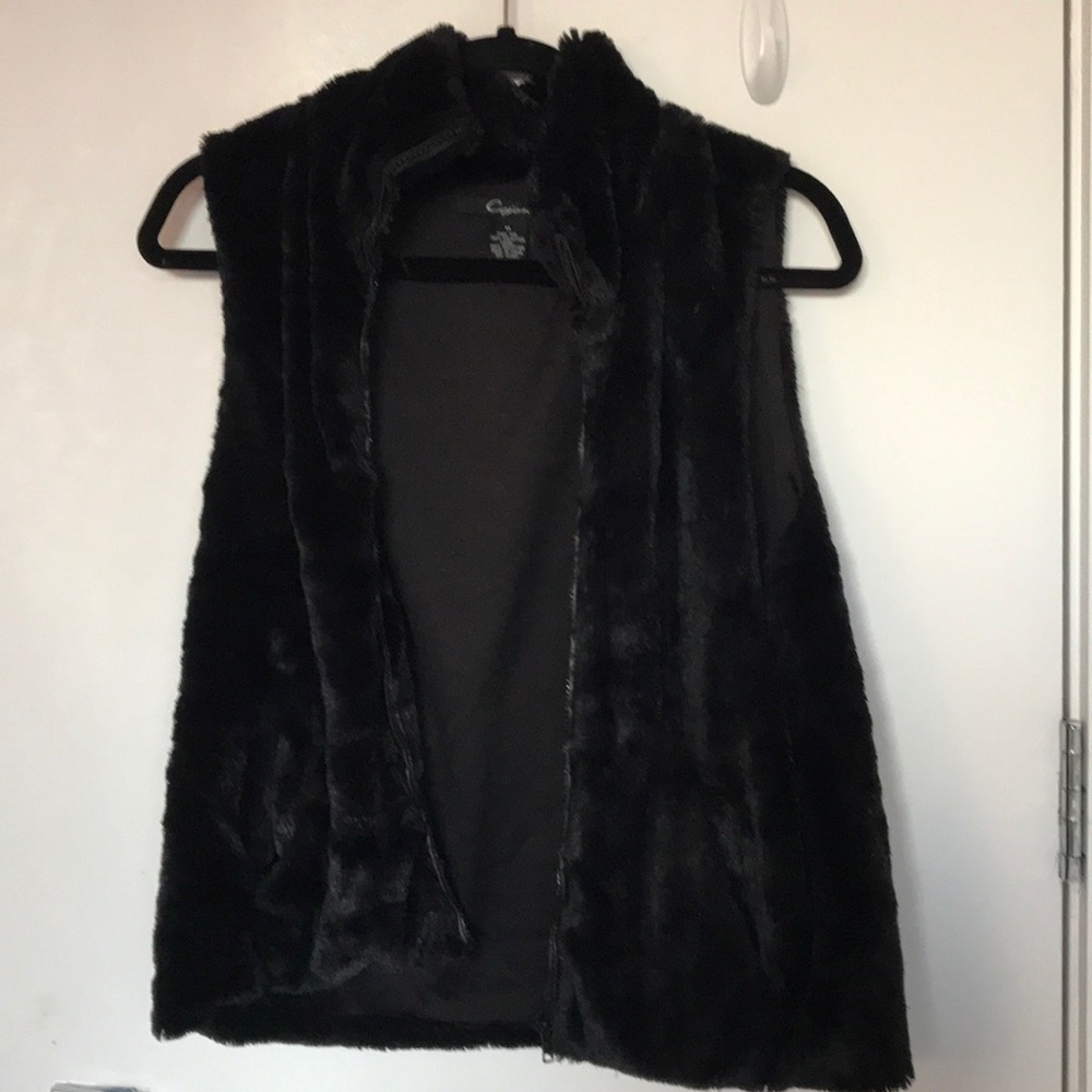 Faux fur black vest with zipper